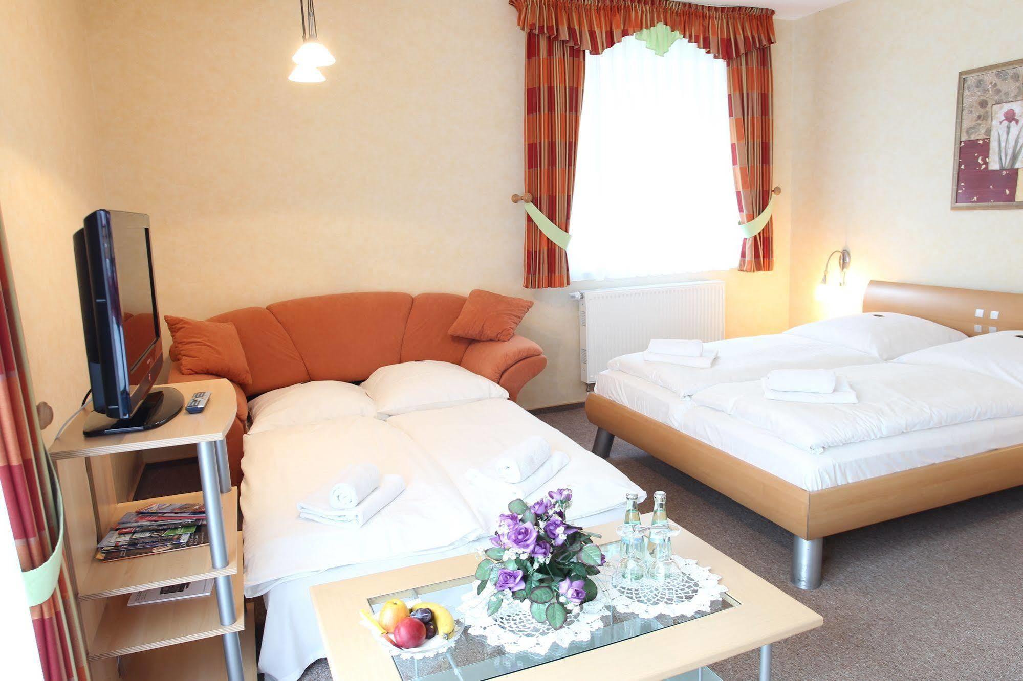 Hotel Wittorf Ноймюнстер Экстерьер фото