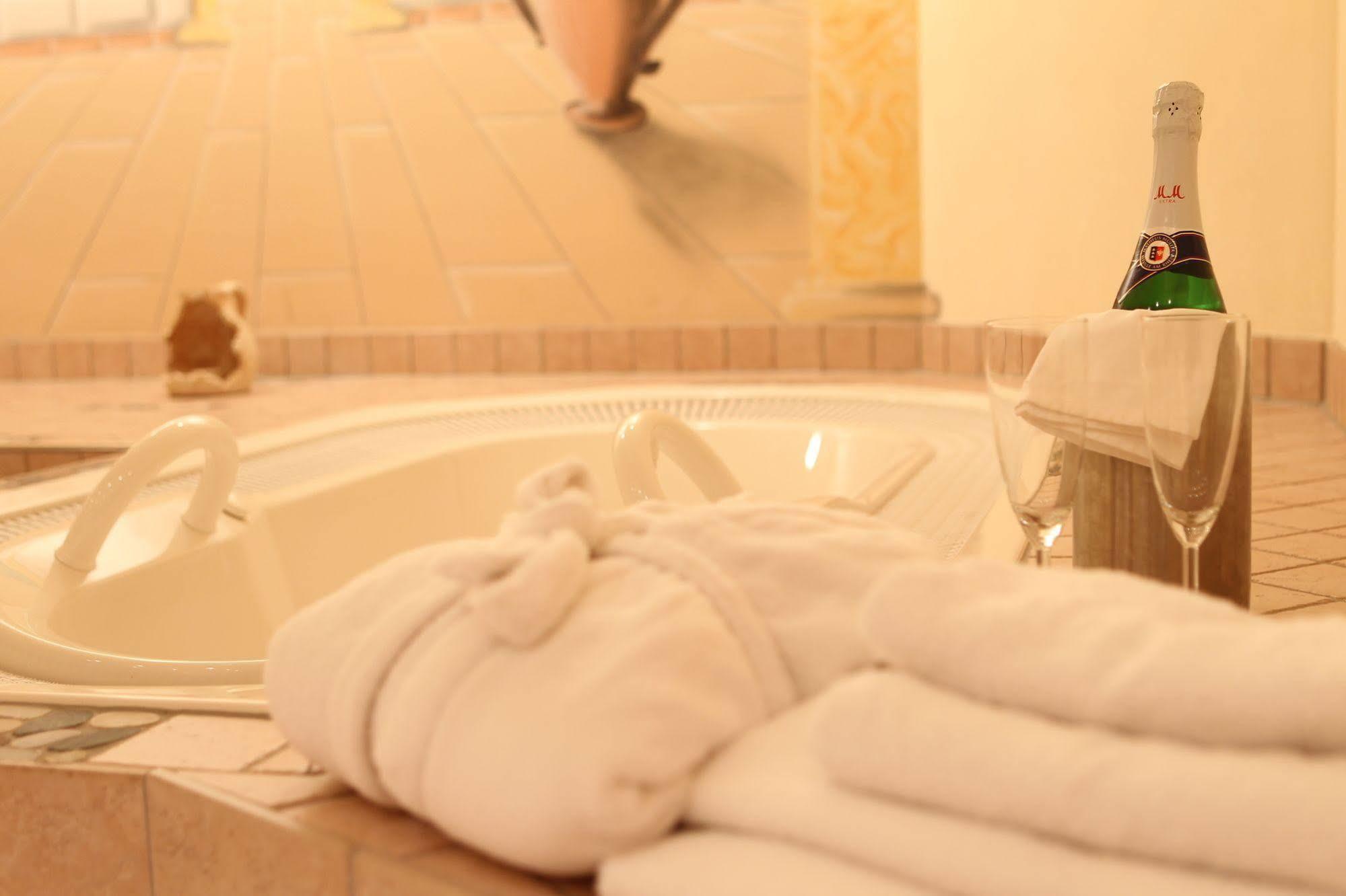 Hotel Wittorf Ноймюнстер Экстерьер фото